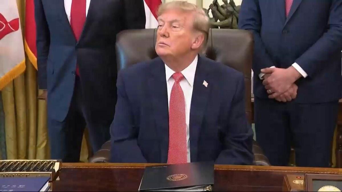 Trump Berates Reporter Andrew Feinberg in Oval Office: 'You're a Sick Person'